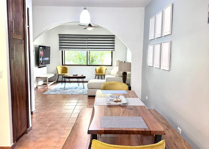 Gorgeous Three Bedroom Townhouse *
