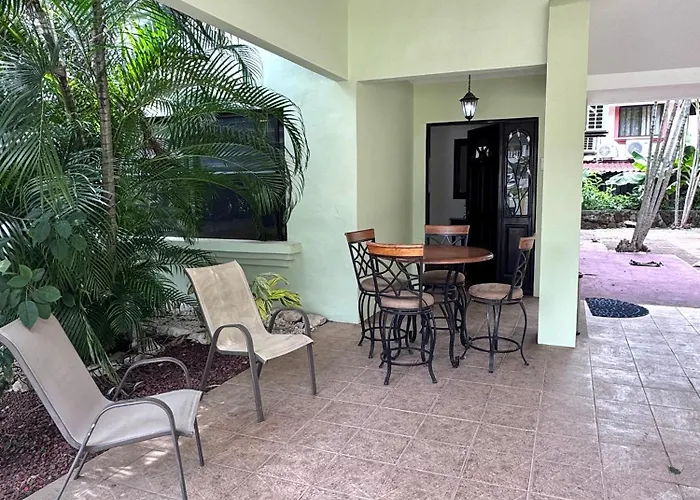 Gorgeous Three Bedroom Townhouse * Coco